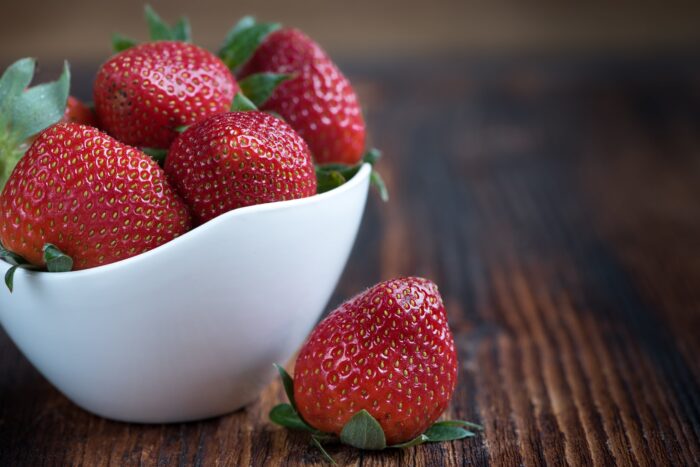 can eating strawberry cause eczema flare ups